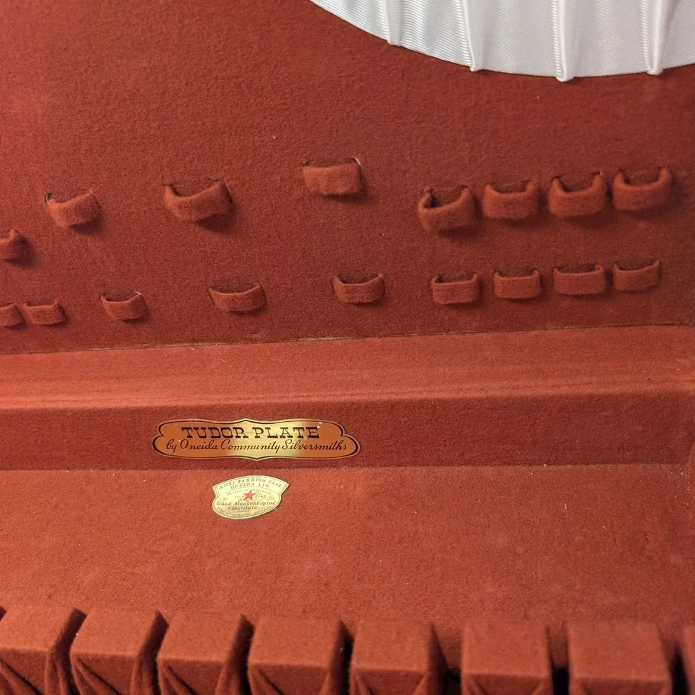 Tudor Plate Oneida Dark Wood Silverware Box Tarnish Resistant 19.5x11.25x4 Chest
